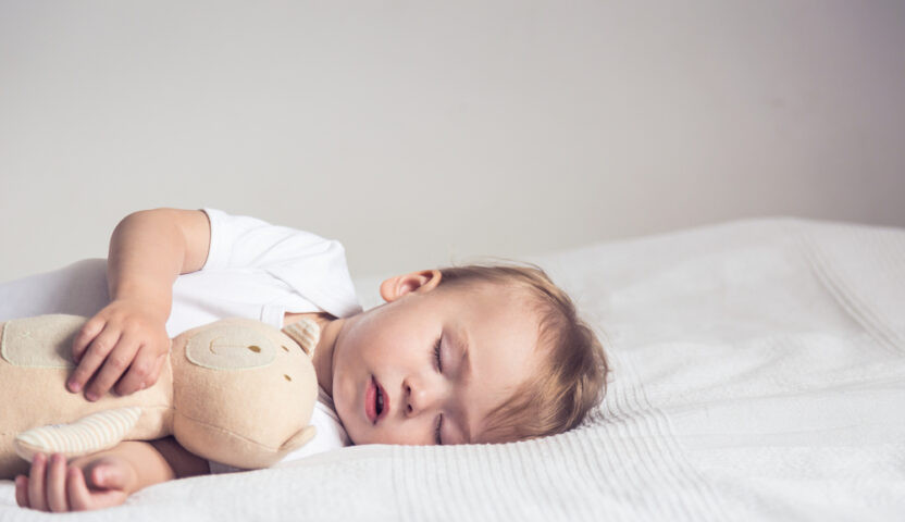 Heure de sommeil enfant : quelle heure pour le coucher et le lever ?